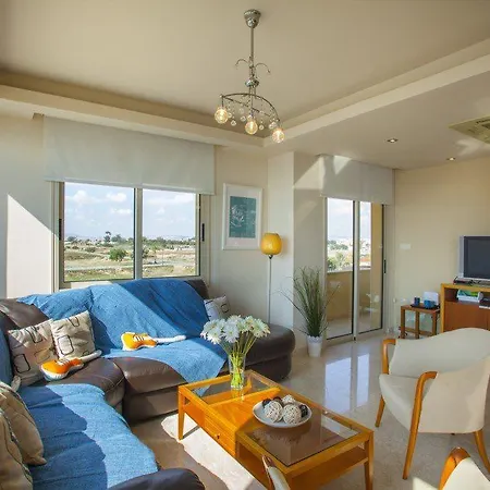 At Last Your Luxury In Mackenzie Eftyhia וילה לרנקה