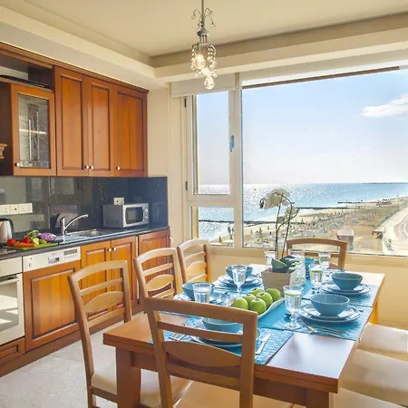 At Last Your Luxury In Mackenzie Eftyhia וילה לרנקה