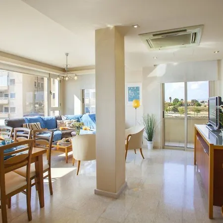At Last Your Luxury In Mackenzie Eftyhia וילה